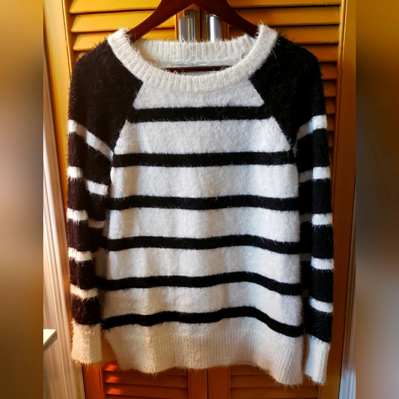 LOFT Fuzzy Mohair Sweater Never Worn Size M - Picture 3 of 10